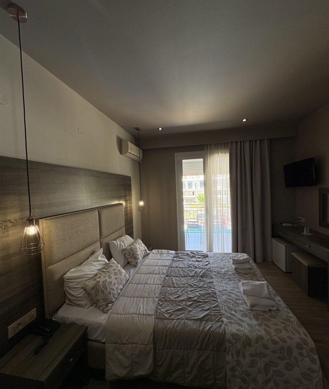 Superior Double Poolview